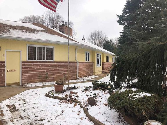 3rd image of 113 Hillside Dr W