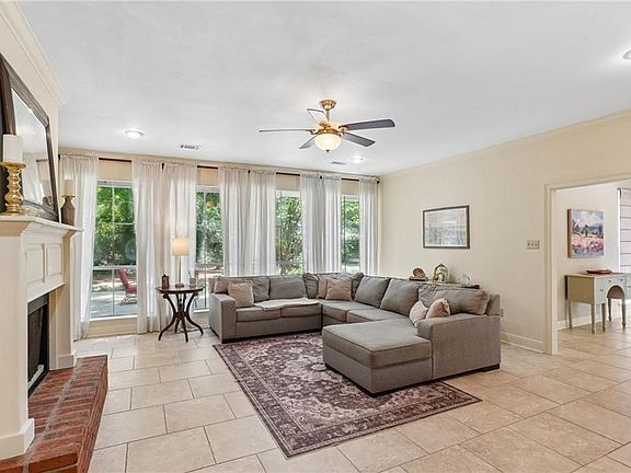 5th image of 502 Emerson Ln