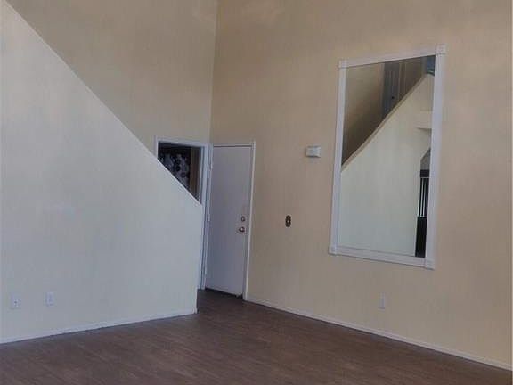 5th image of 7401 Hickory Hills Dr