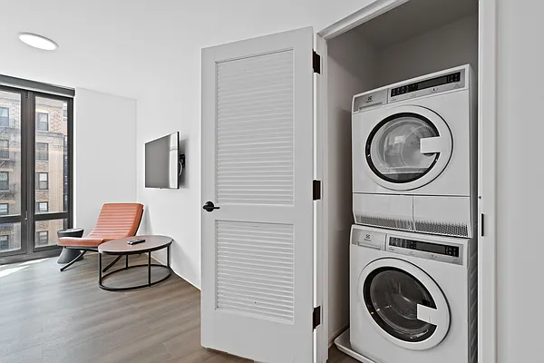 Laundry, photo 1