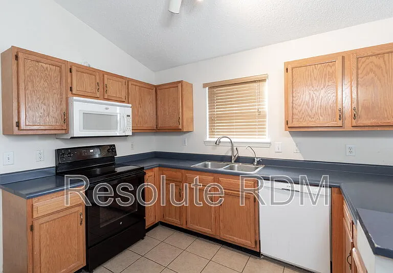 11968 Locus Ln — Photo 12