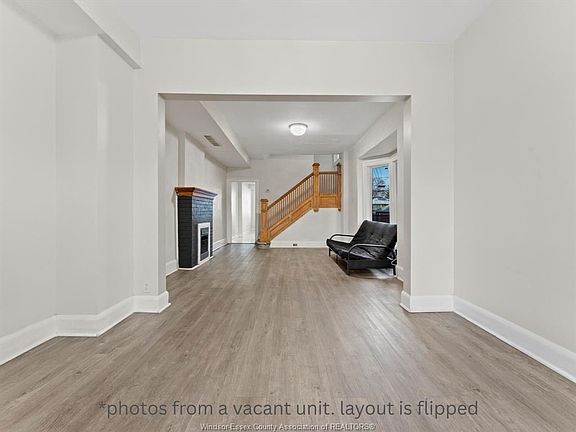 4th image of 223 Gladstone Ave