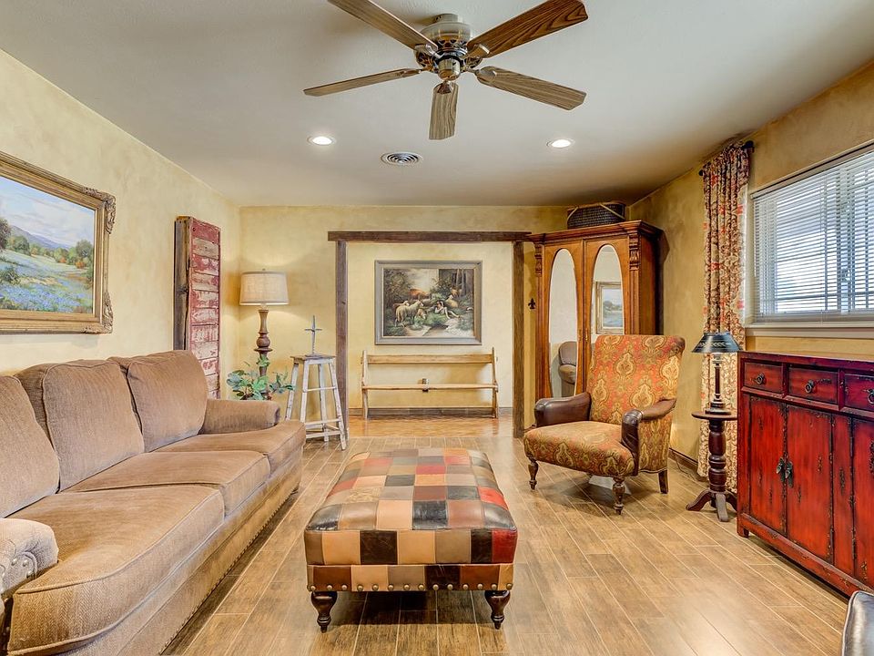 1st image of 2031 College Ave