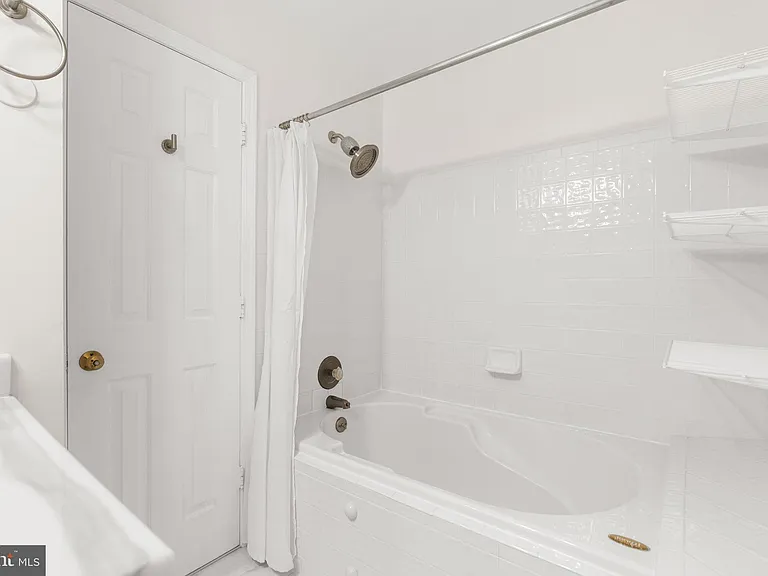 2221 Lovedale Ln #I — Photo 33