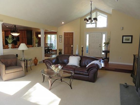 5th image of 832 Overbrook Dr