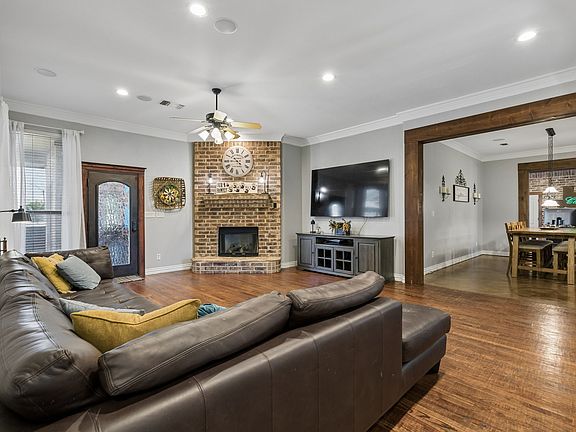 5th image of 901 Morton Hill Ln