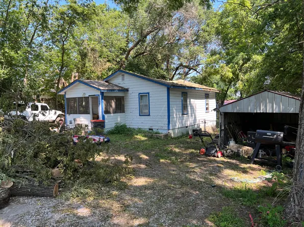 307 W 5th St, Grove, OK 74344