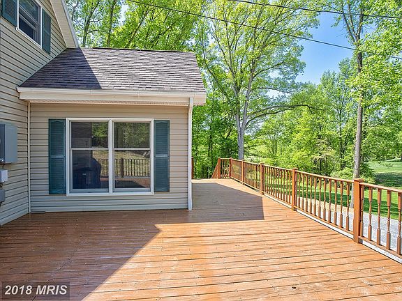 Plenty of space 4 relaxing+dining w/kitchen access