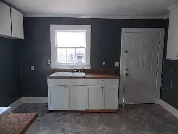 4th image of 822 W Solomon St