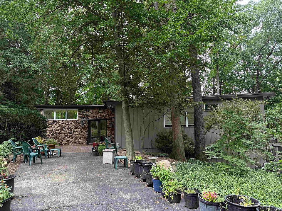 1st image of 230 Spring Valley Ln