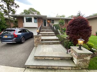 567 Golf Dr, Valley Stream, NY 11581