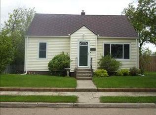 917 5th St SW, Minot, ND 58701