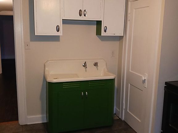 4th image of 171 Upland Ave