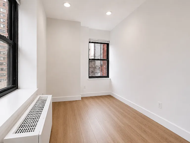 213 E 37th St #2F — Photo 17