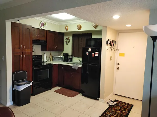 9940 47th Ave N APT 312, Saint Petersburg, FL 33708
