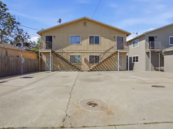 230 N 4th Ave, Oakdale, CA 95361