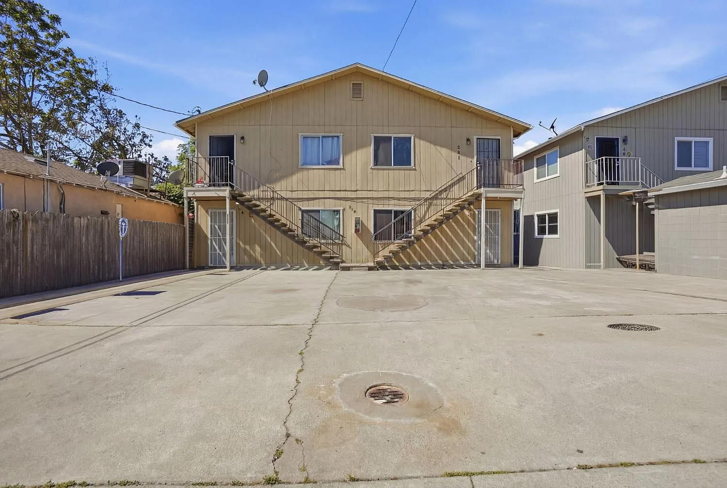 230 N 4th Ave photo 1