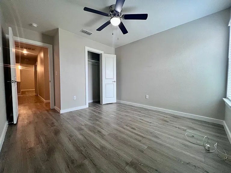 5726 Lehigh St — Photo 10