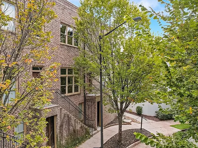 947 N Ormewood Park Dr SE #B — Photo 2