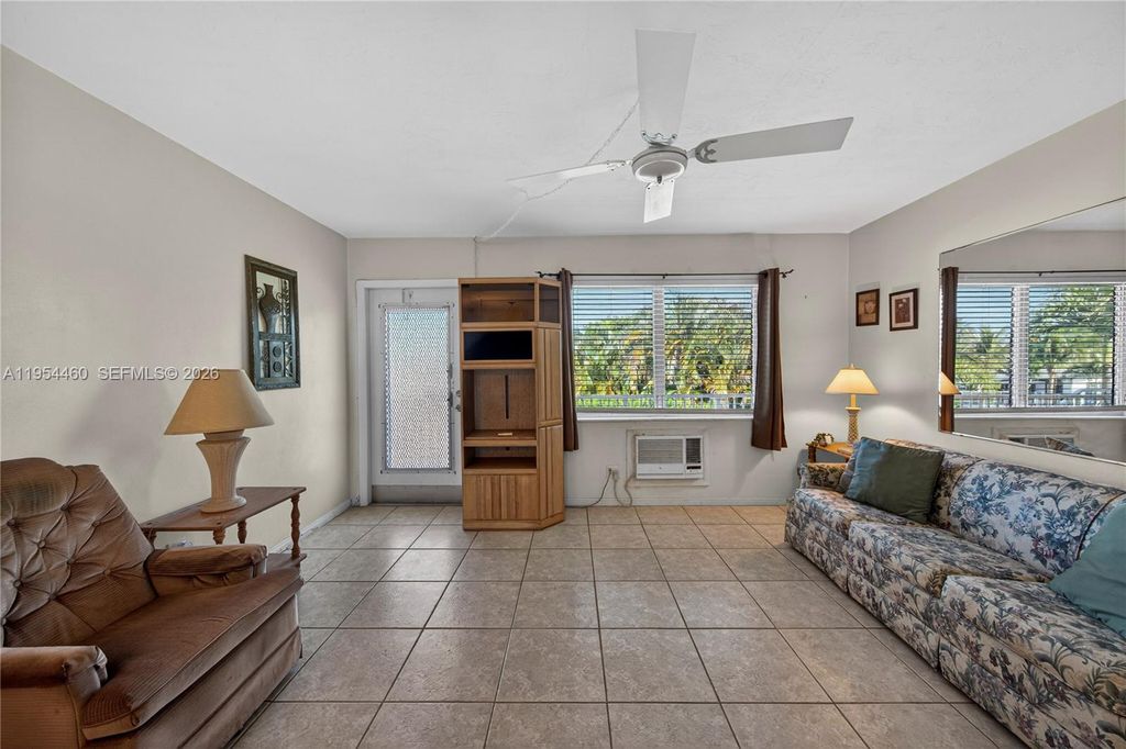 331 E McNab Rd APT 226, photo 9