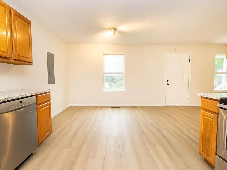 2517 Chamberlain Ave — Photo 7