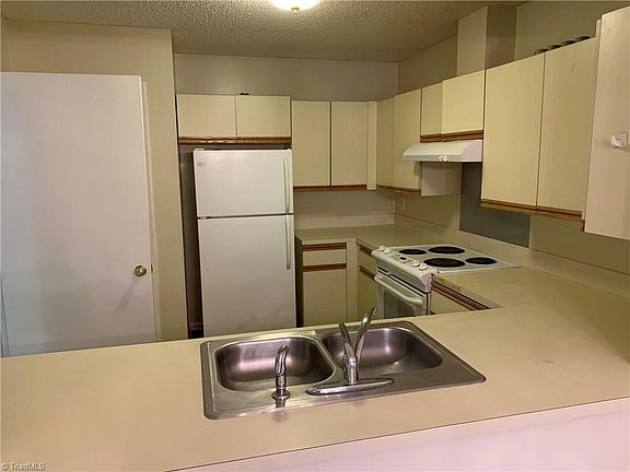 5th image of 242 Lamplighter Cir