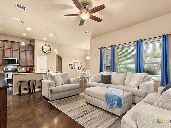 3rd image of 820 Mission Hills Dr