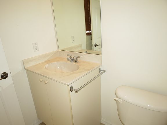 Lower Level 1/2 bath