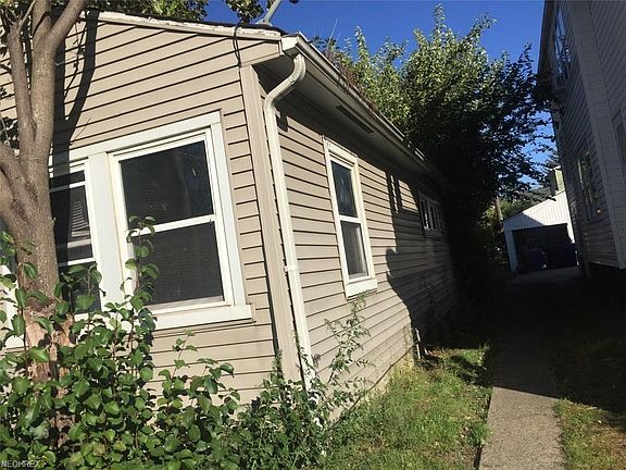 2nd image of 1115 E 171st St