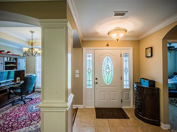 3rd image of 200 Dogwood Dr