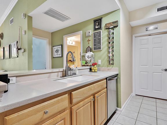 5th image of 10075 N GATE Parkway #1410