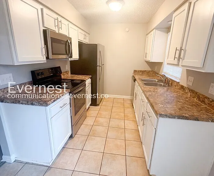 6069 Anglia Dr — Photo 4