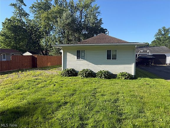 4th image of 17633 Beach Ln