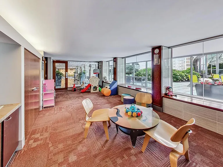 400 E Randolph St #821 — Photo 9