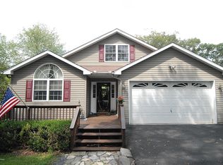 208 Tomnoddy Dr, Tamiment, PA 18371