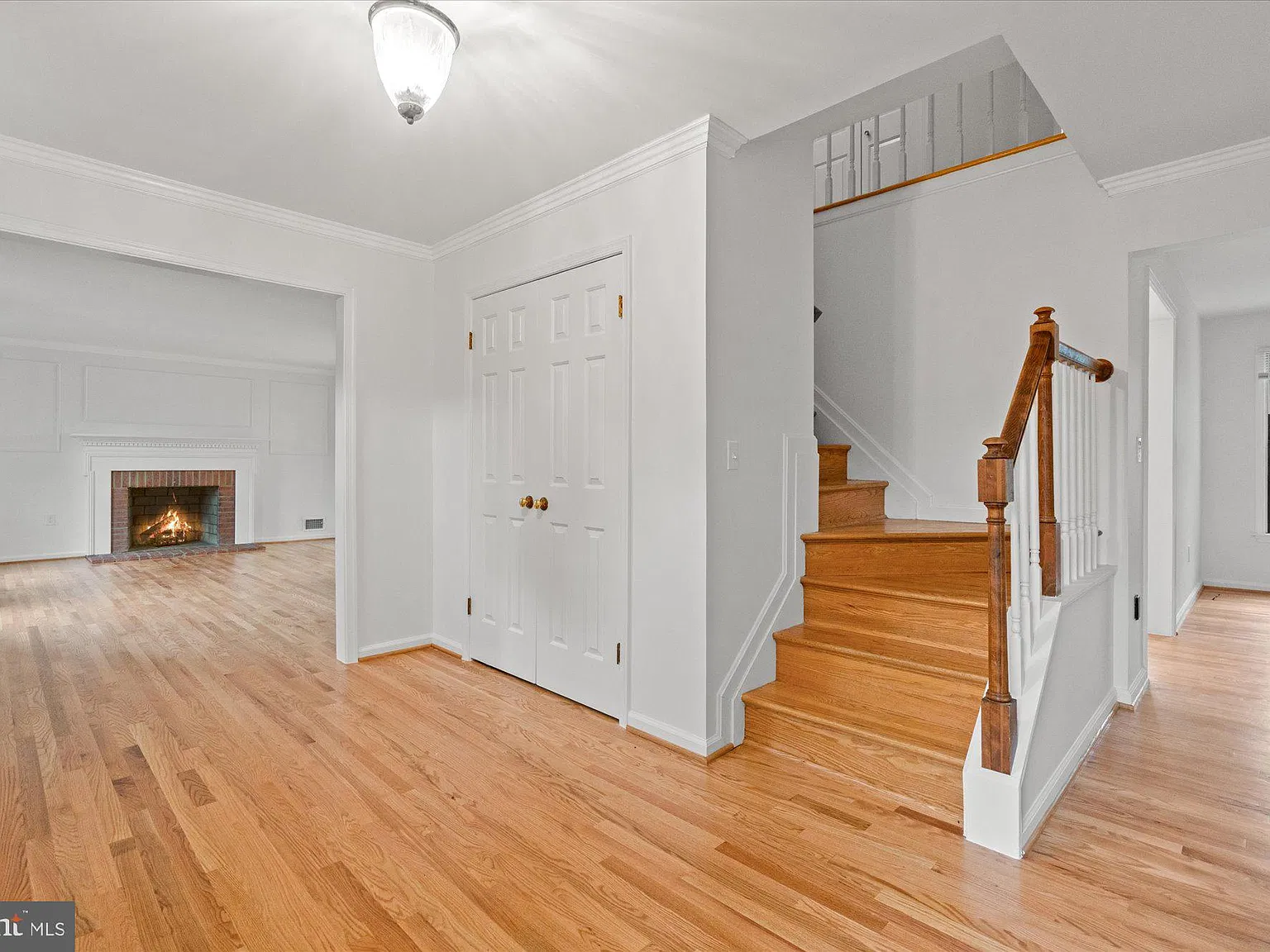 4 bed, 2.5 bath, 2772 sqft, $5,000 — Photo 2