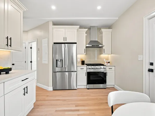 4294 Washington St Floor 2, Roslindale, MA 02131