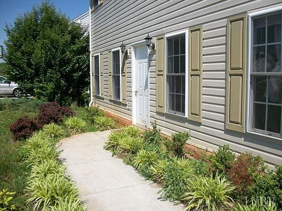 3rd image of 1128 Hupps Hill Ln