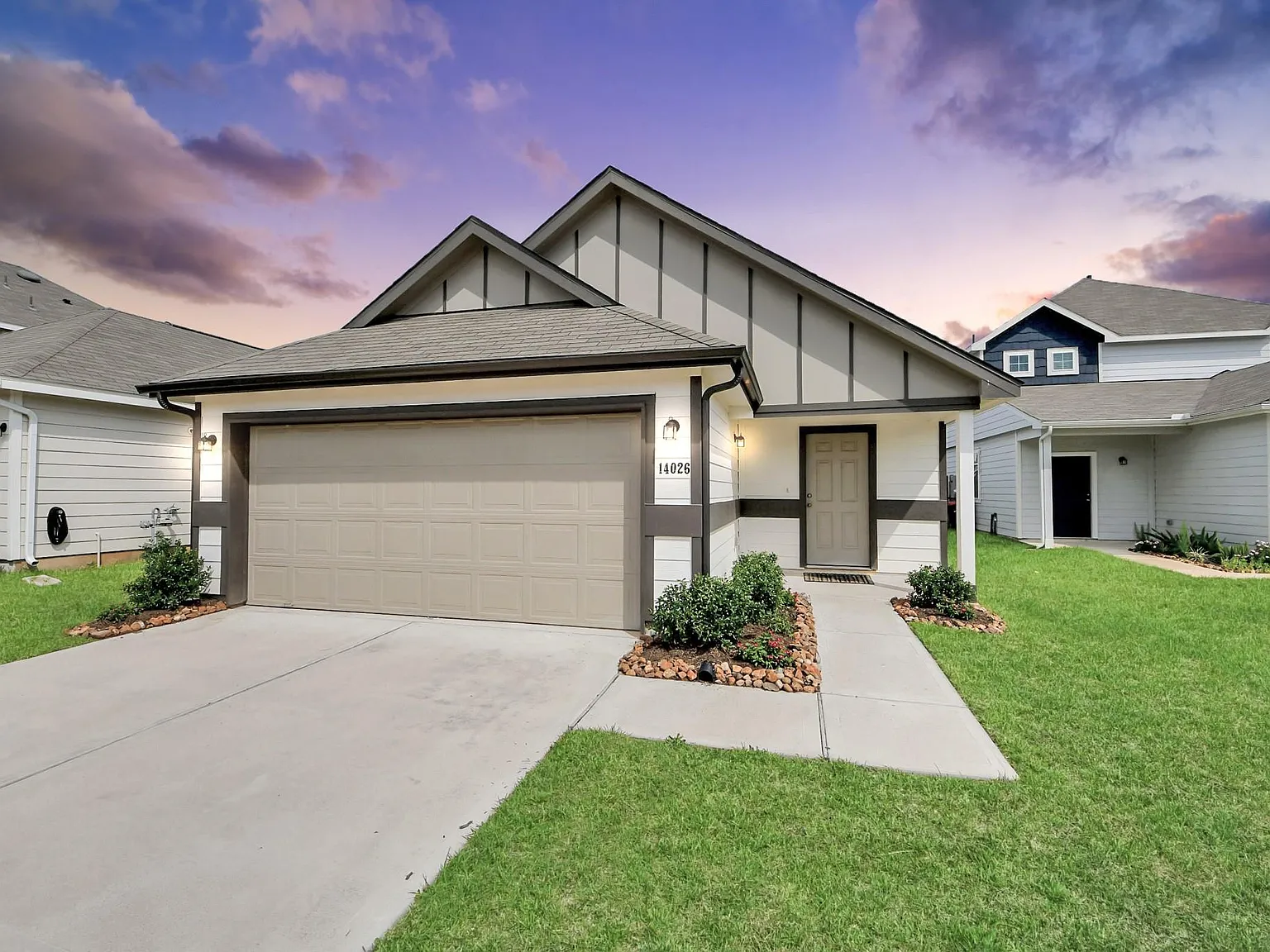 3 bed, 2.0 bath, 1349 sqft, $1,780 — Photo 1