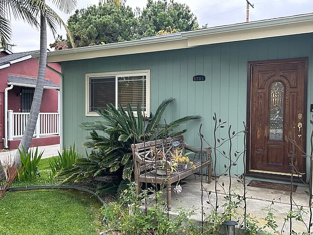 Building Photo - 5701 E Los Arcos St