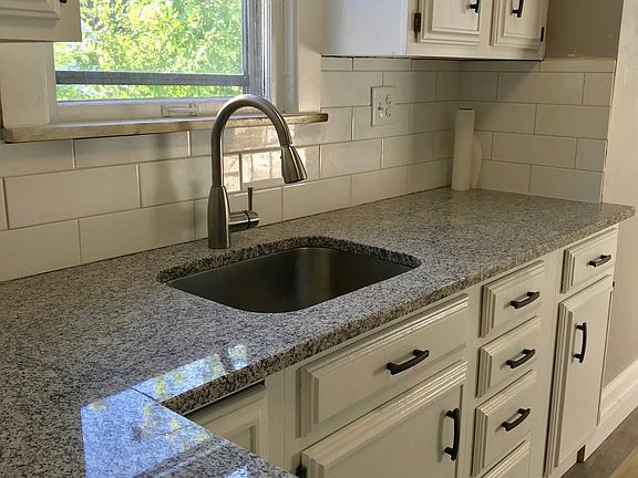 3rd image of 2129 Tuxedo Ave