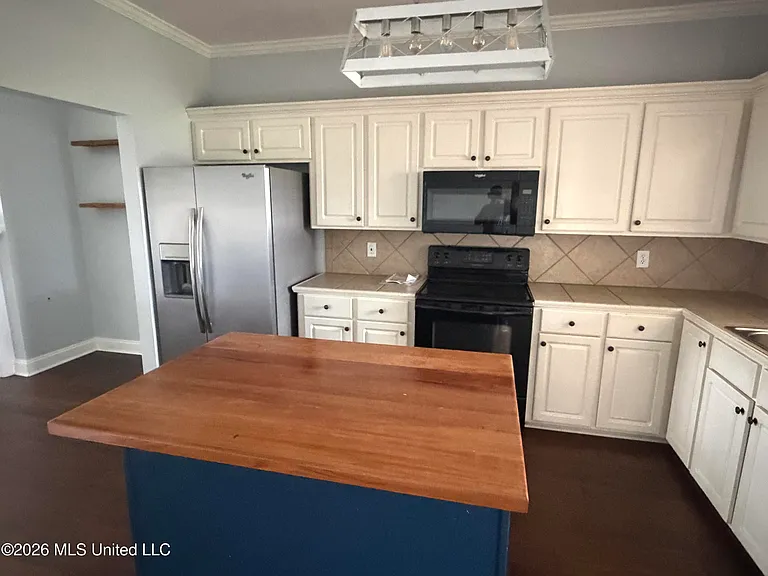 716 Hartwood Cv — Photo 5