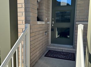 915 Crowsnest Holw S, Pickering, ON L1X 0P4