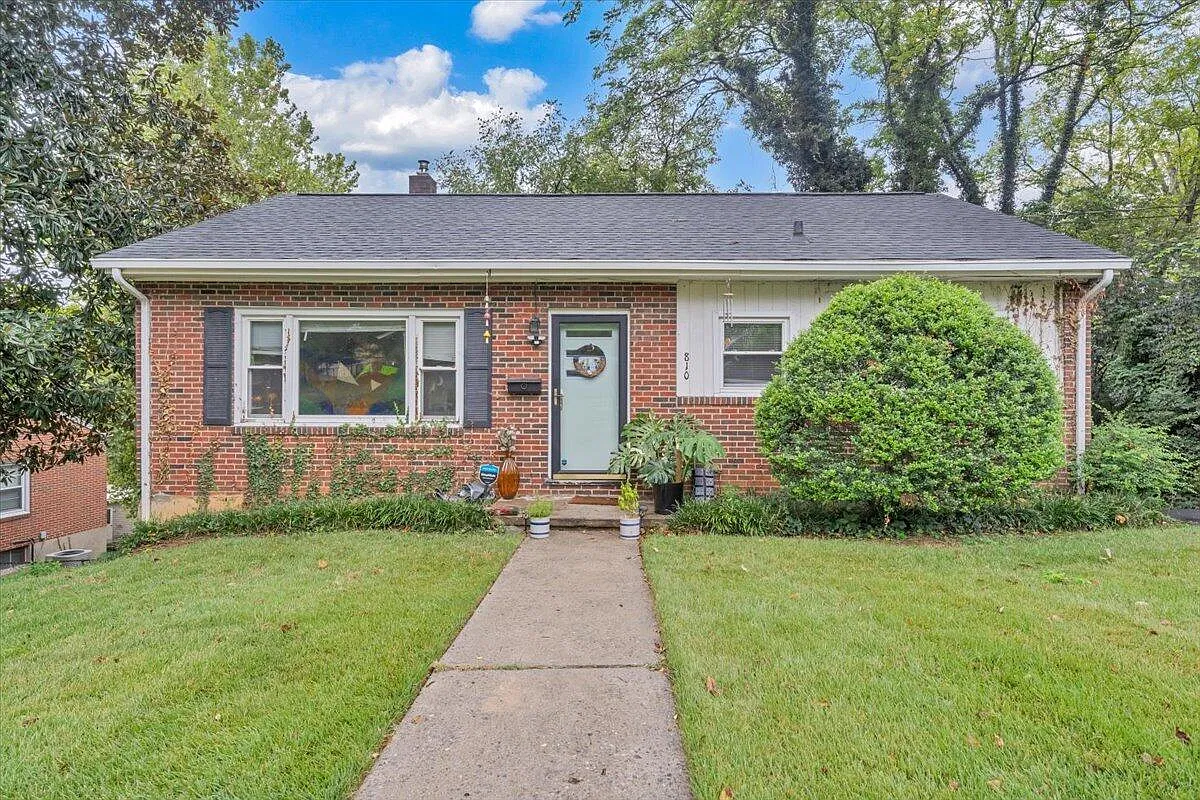 2 bed, 1.0 bath, 850 sqft, $1,300 — Photo 2