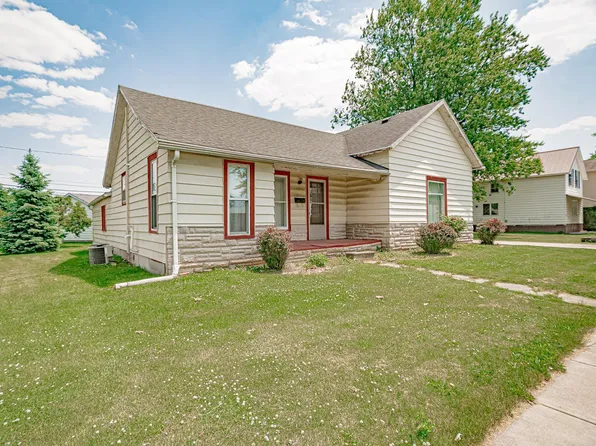 517 S Main St, Churubusco, IN 46723