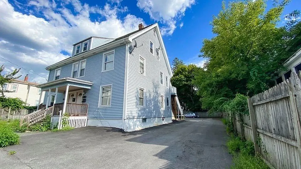 2 bed, 1.5 bath, 1000 sqft, $2,100 — Photo 1