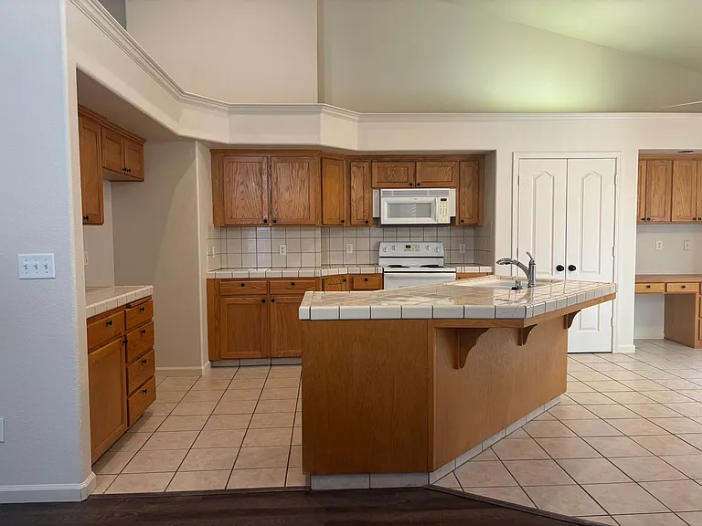 2941 E Decatur Ave — Photo 4