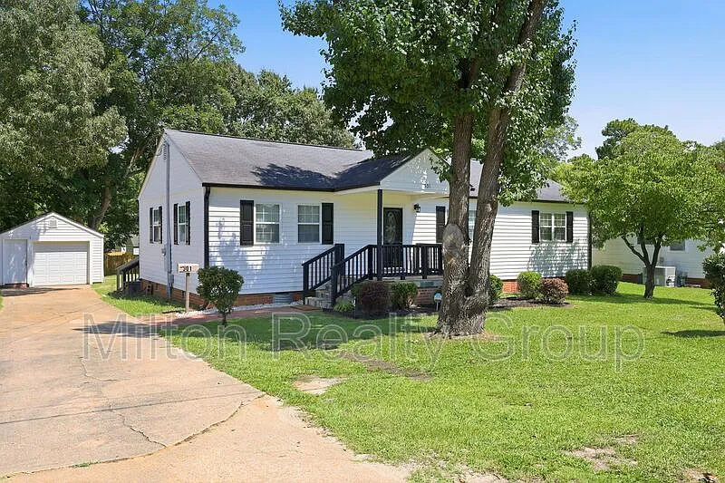 3 bed, 2.0 bath, 1832 sqft, $1,750 — Photo 2