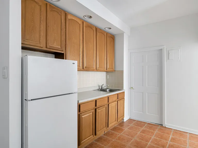 920 Riverside Dr #42B — Photo 3