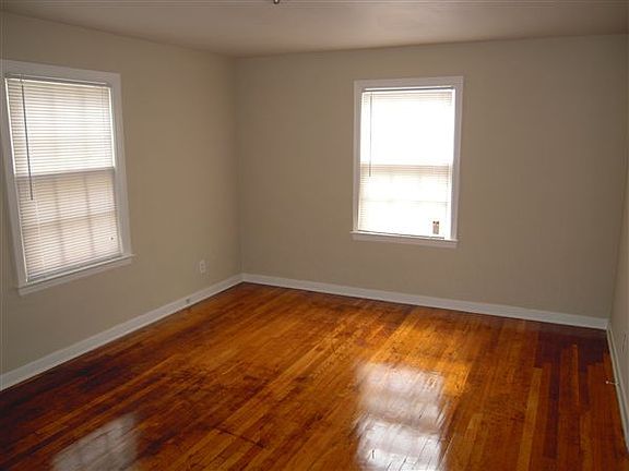 LARGE MASTER BEDROOM
